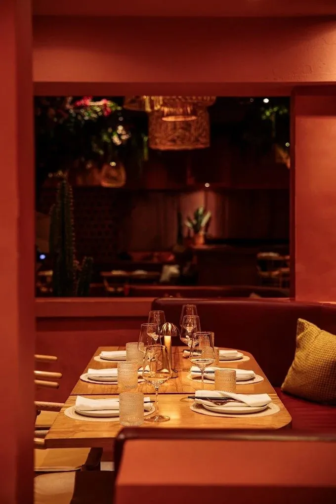 Soluna dining room with lush greenery and rattan fixtures