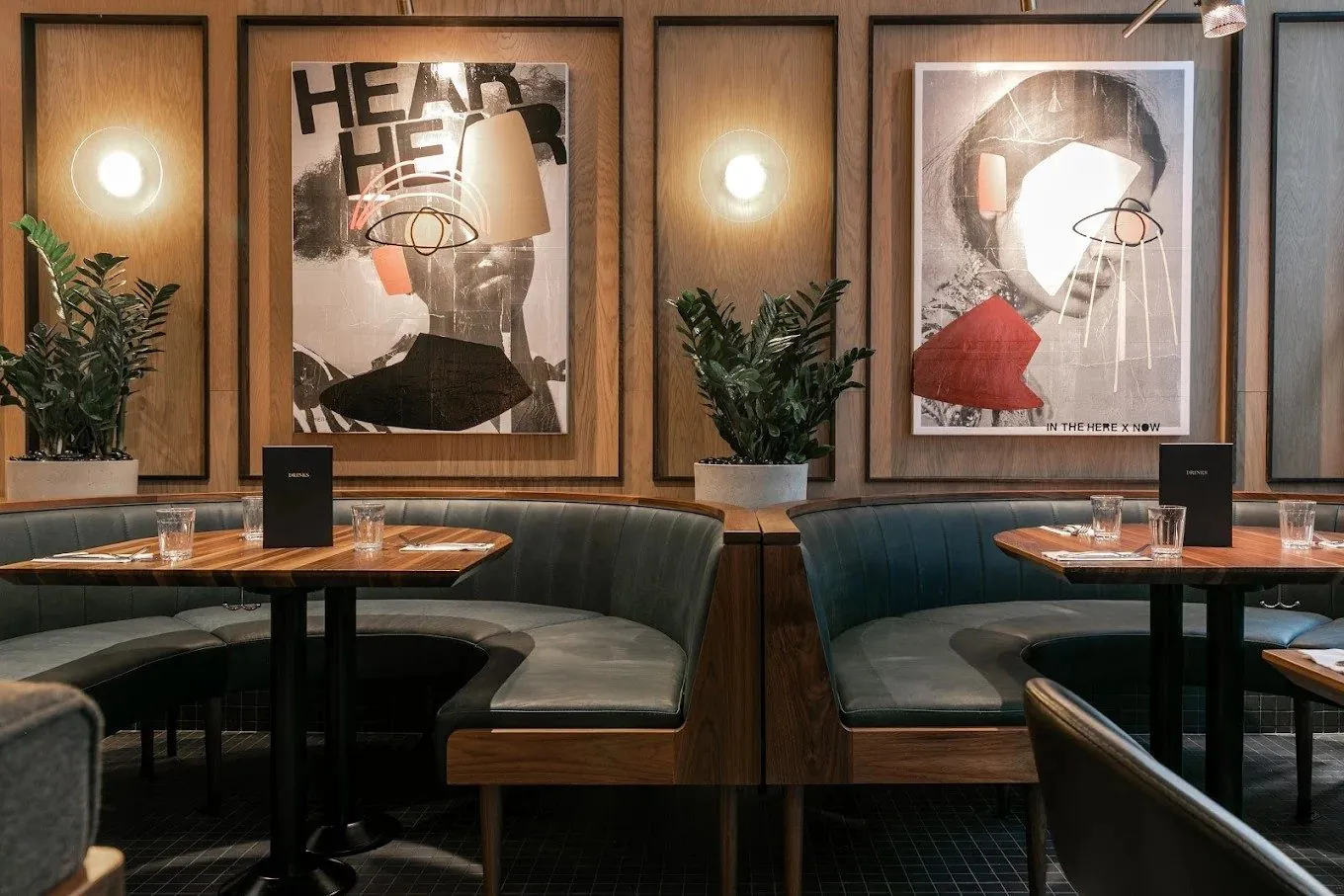 Earls Toronto bar and lounge